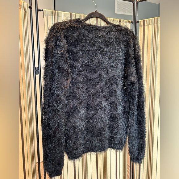 Fuzzy eyelash sweater - Picture 4 of 8